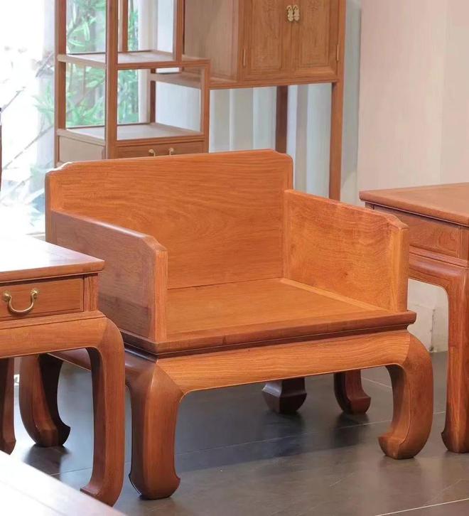 gogo体育做成这样的一款精品品质沙发只有两种木材可以做得到(图2)